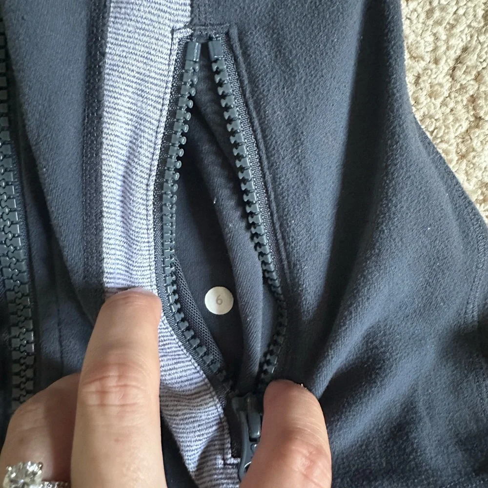 Lululemon define Gray Zip-Up Jacket size 6 - Picture 3 of 3